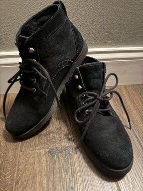 UGG Black Suede Bethany Lace-Up Boots (size 11)
